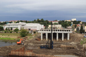 «Сезон дождей» в Брянске тормозит строительство Славянского моста на Набережной
