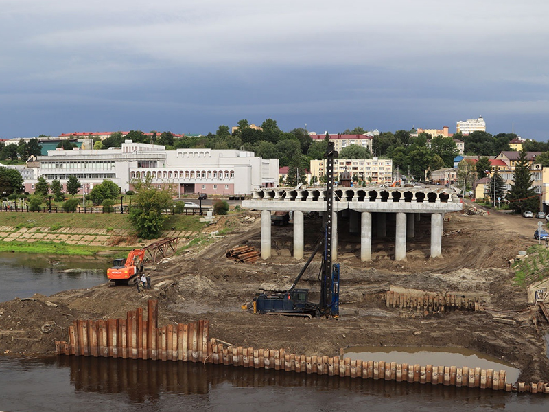 «Сезон дождей» в Брянске тормозит строительство Славянского моста на Набережной