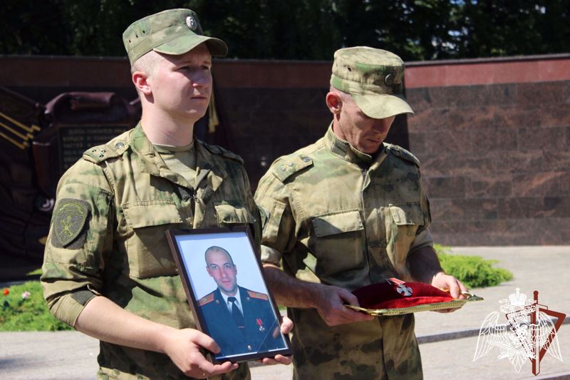 В Брянске вручён орден Мужества семье погибшего на Украине сержанта Росгвардии