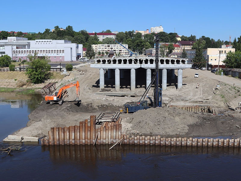 На строительстве Славянского моста в Брянске началось возведение русловых опор
