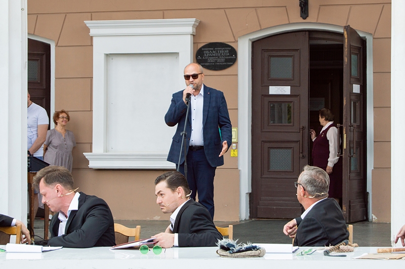 В Брянске восемь любящих мужчин закрыли 96-й театральный сезон облдрамтеатра им. А.К. Толстого