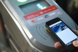 Российские банки вводят оплату картами Union Pay через смартфон