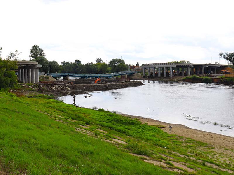 В Брянске продолжается строительство русловых опор Славянского моста на Набережной
