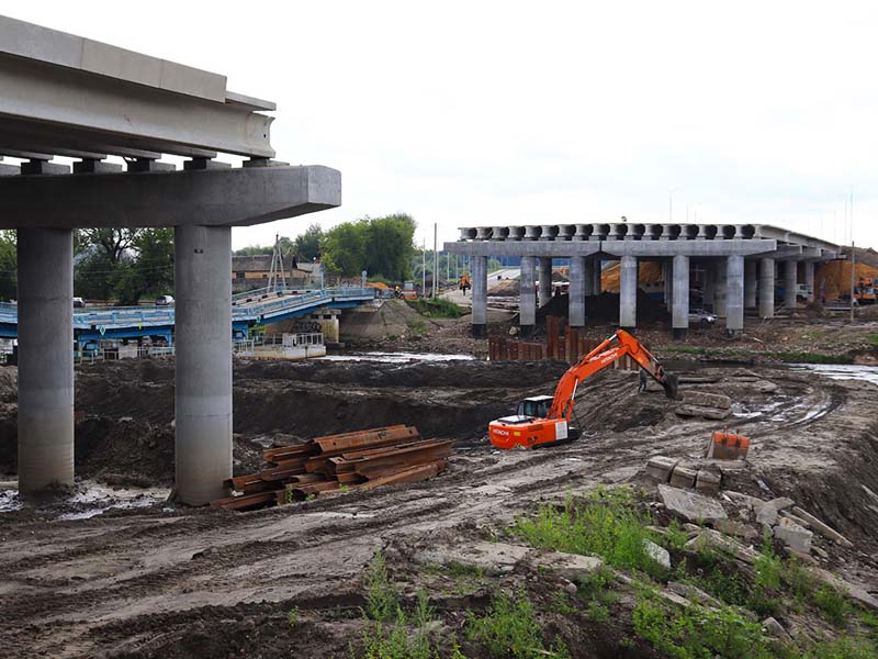 В Брянске продолжается строительство русловых опор Славянского моста на Набережной