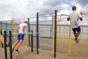 В Брянской воспитательной колонии в дополнение к волейбольной появилась кроссфит-площадка