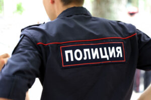 В Клинцах неизвестные обстреляли из автоматов воинскую часть. Полиция разыскивает троих мужчин