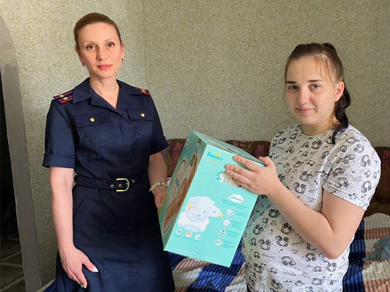 Брянские следователи проведали мать и 2-летнего малыша, пострадавших при украинском обстреле Климово