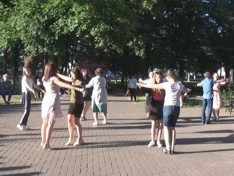 В Брянске в парке у ДК железнодорожников научат танцевать вальс и мазурку