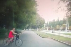 В Брянске женщина-водитель снесла школьницу-велосипедистку