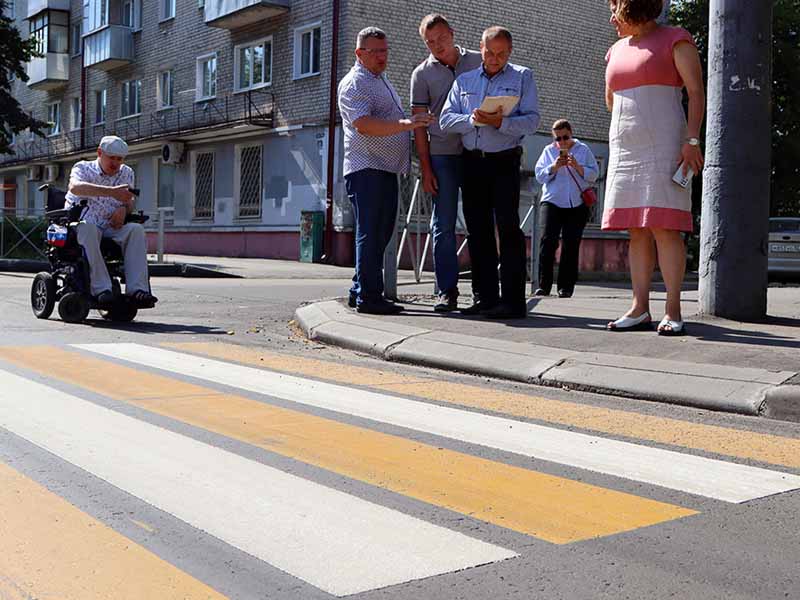 Улица Димитрова в Брянске после двухлетнего ремонта не прошла приёмку технадзора. Из-за завышенных пандусов и мусора