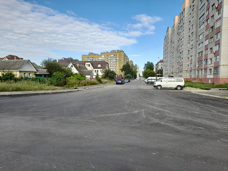 После месячного перерыва возобновились работы по капремонту улицы Медведева в Брянске