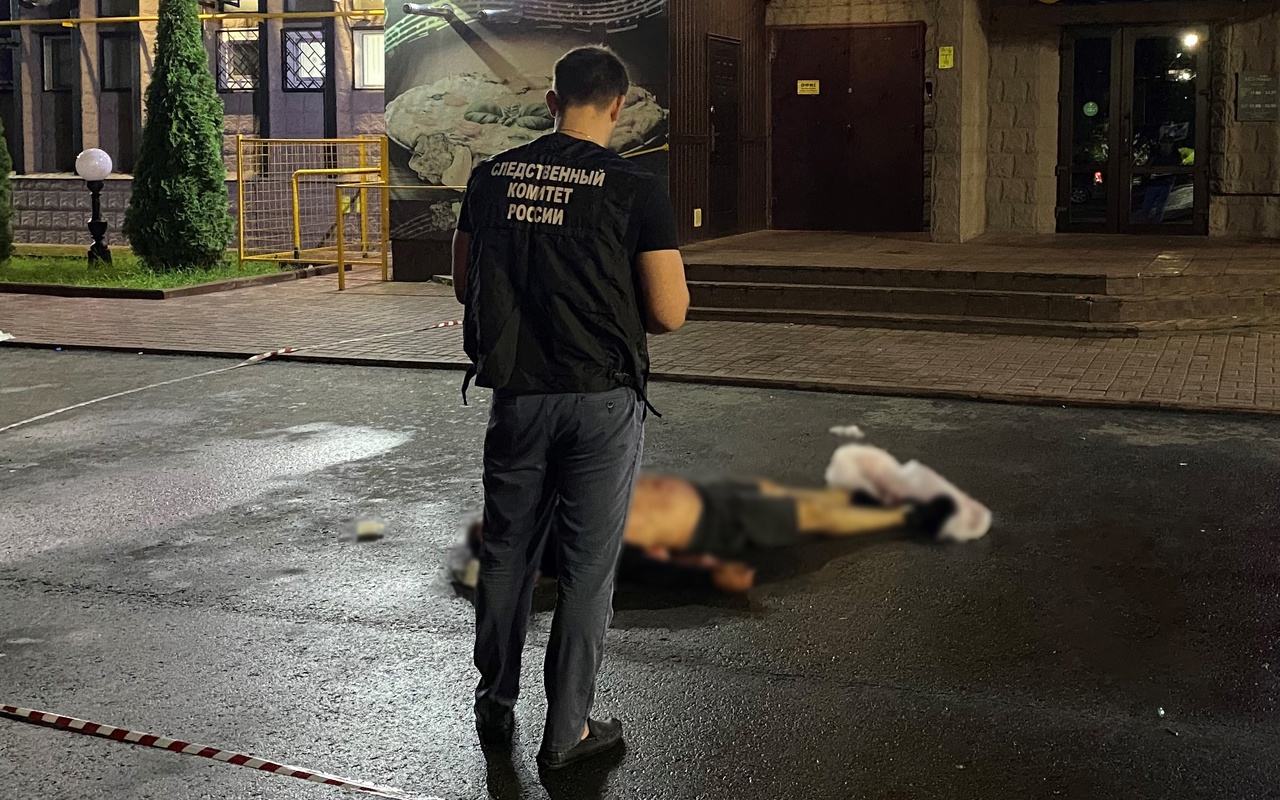 В Брянске расследуется пьяное убийство у кафе «Леопицца»
