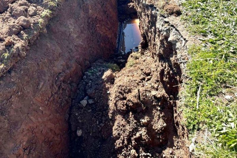 В брянской деревне Тиганово слесарь-сантехник погиб, заваленный землёй в траншее