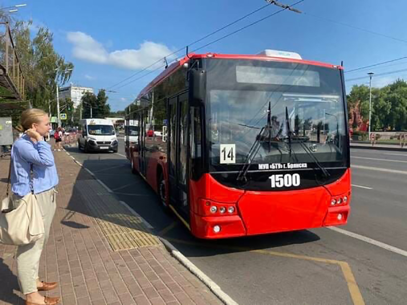 Первый брянский красный троллейбус вышел в первый рейс