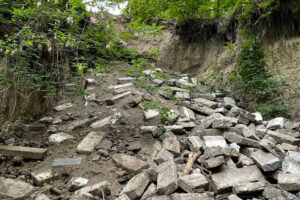 Брянские власти объяснили строительный мусор в оврагах «Соловьёв» «укреплением склонов»