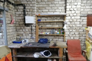 В Брянске молодой «покупатель» увел из гаража пенсионера 70 тысяч рублей «заначки»