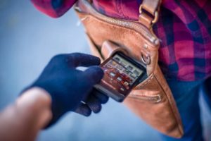 Кражи мобильных телефонов в Брянской области упали на треть – прокуратура