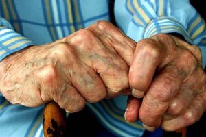 В Клинцовском районе «лжесоцработницы» увели все сбережения у 91-летнего пенсионера