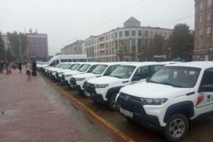 Брянский губернатор вручил ключи от новых санитарных автомобилей региональным медучреждениям