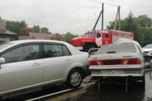 В «автозамесе»  на улице в Дятьково получили травмы две девочки-школьницы