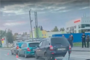 В «паровозике» на улице Бурова травмы головы получила 15-летняя девушка