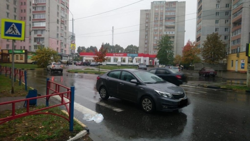В Брянске попала под колёса автомобиля 16-летняя девушка