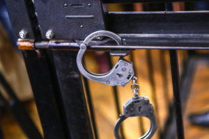 Навлинский суд отправил в колонию строгого режима 18-летнего разбойника