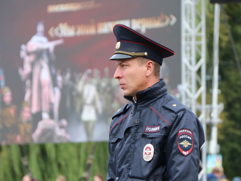 Усечённые праздничные мероприятия 17 сентября в Брянской области обеспечивали 600 полицейских