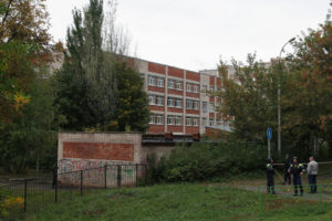 В школе в Ижевске после стрельбы погибли 13 человек, девять из них — дети. В Удмуртию приходят соболезнования
