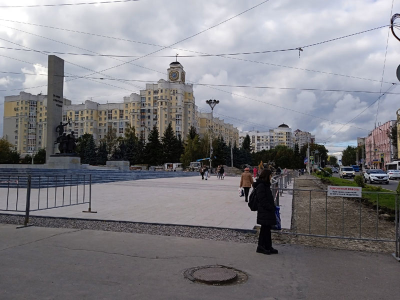 Часть обновленной площади Партизан в Брянске открыли для пешеходов