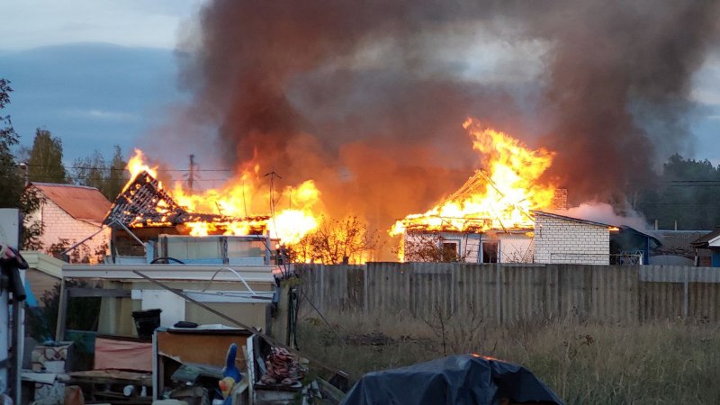 В результате обстрела украинскими военными брянского посёлка Белая Берёзка сгорели два жилых дома