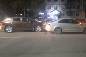 В Брянске водитель умер за рулём и спровоцировал аварию