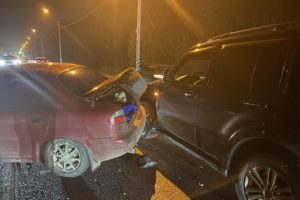 В пригороде Брянска водитель Daewoo Lanos протаранил две машины и отправил одного из коллег в больницу