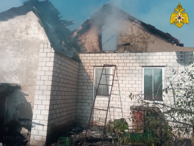 В Клинцах сгорел частный дом. Жертв нет