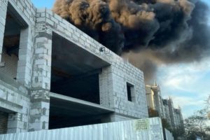 В Брянске горел недостроенный магазин