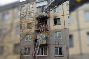 Из-за пожара в многоэтажке в Бежице эвакуировали десять человек. Пострадавших нет