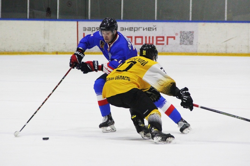Хоккейный «Брянск» выиграл и второй домашний матч с минимальным преимуществом