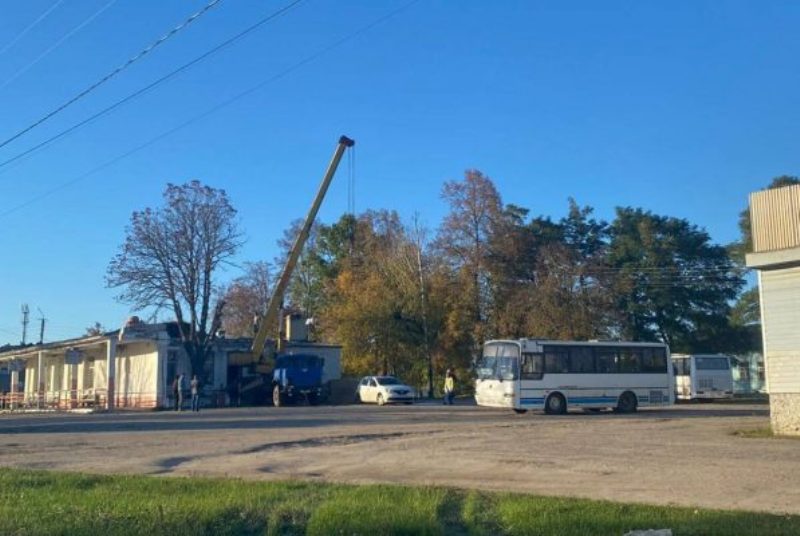 В райцентре Климово начался ремонт автостанции