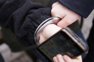 Раскрываемость хищений телефонов в Брянской области не достигает 75% — прокуратура