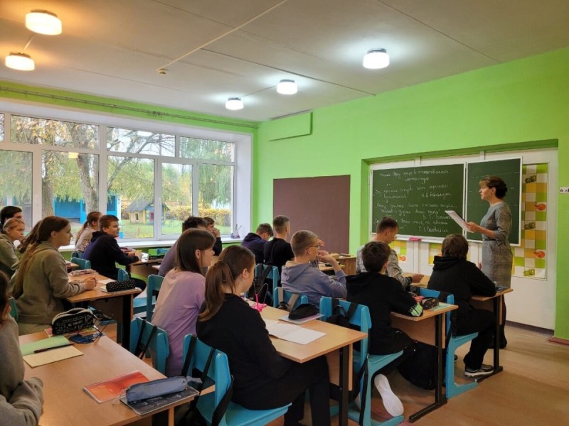 Закрытую из-за угрозы карстового провала школу в Вышкове обследовали московские специалисты