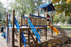 В Володарском районе в дополнение к парку «Юность» благоустраивают ещё несколько детских площадок