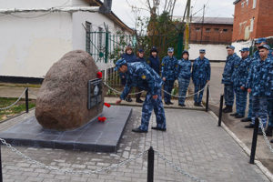 На территории брянской колонии №6 появился мемориал советским воинам-освободителям Клинцов