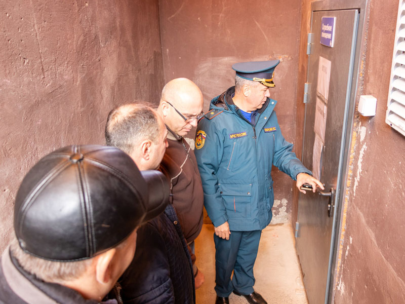 В Брянской области чиновники и МЧС проверяют бомбоубежища. Начали с образцово-показательных