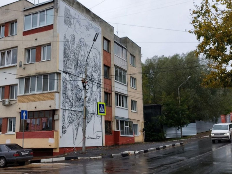 На улице Калинина появился мурал в честь брянского человека-эпохи Валентина Динабургского