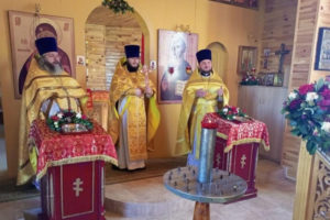 Прихожанам храма в поселке Синезерки Навлинского района представили нового настоятеля