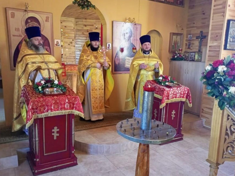 Прихожанам храма в поселке Синезерки Навлинского района представили нового настоятеля