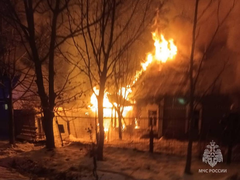 Брянск вчера. Пожар в Брянске. Дом огонек. Брянск Володарский район сгорел дом. Пожар на Володарского.