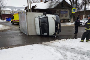 На «слепом» перекрёстке в центре Брянска произошло ДТП-«перевёртыш»
