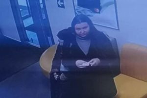 В Брянске полиция устанавливает личность девушки, оставившей в банке 5-тысячную фальшивку