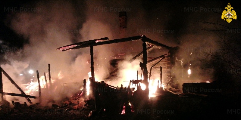 Ночью в навлинском посёлке Клюковники сгорел дом. Жертв нет